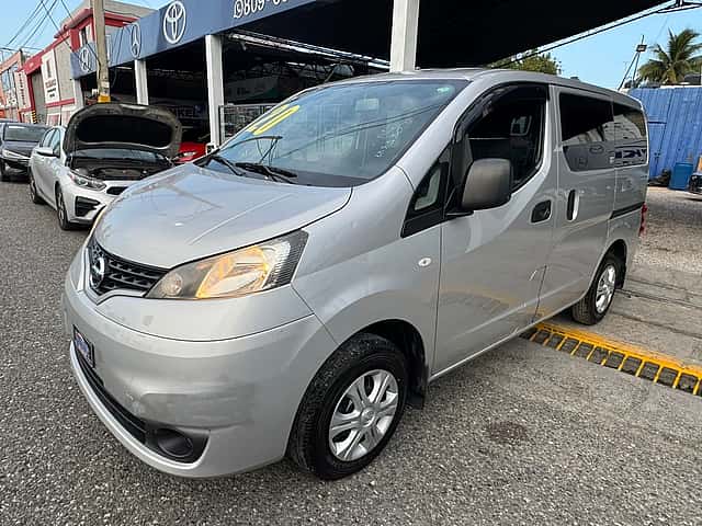 2020 Nissan NV 200 usado en venta por FRANKEL AUTO IMPORT