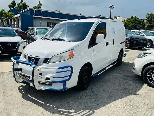2020 Nissan NV 200 usado en venta por AUTO GOW RD