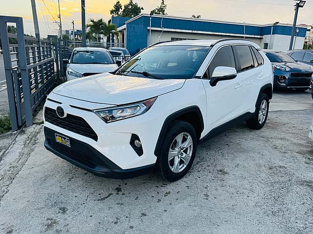 2020 Toyota RAV4 XLE usado en venta por AUTO GOW RD