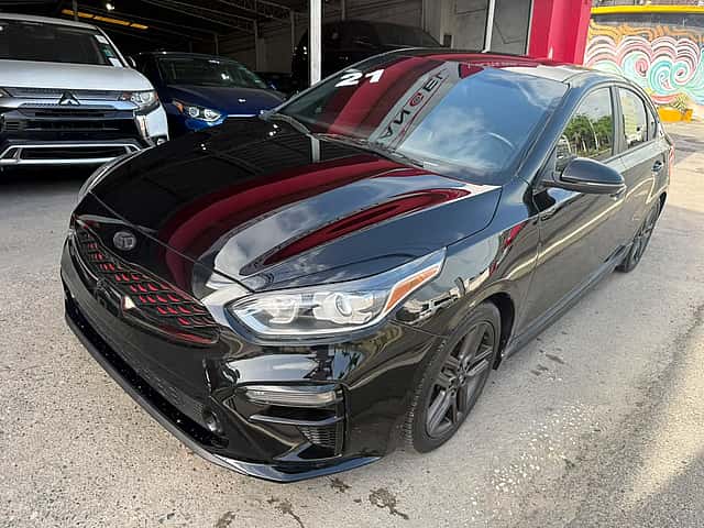 2021 Kia Forte GT Line usado en venta por MOTORANGEL AUTO IMPORT