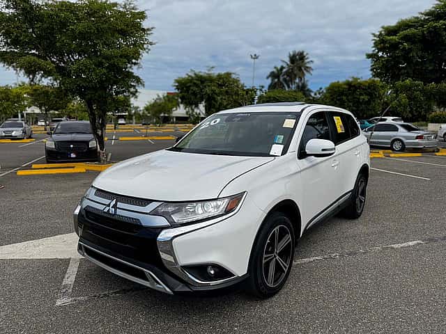 2020 Mitsubishi Motors Outlander SE usado en venta por DAUTOSA