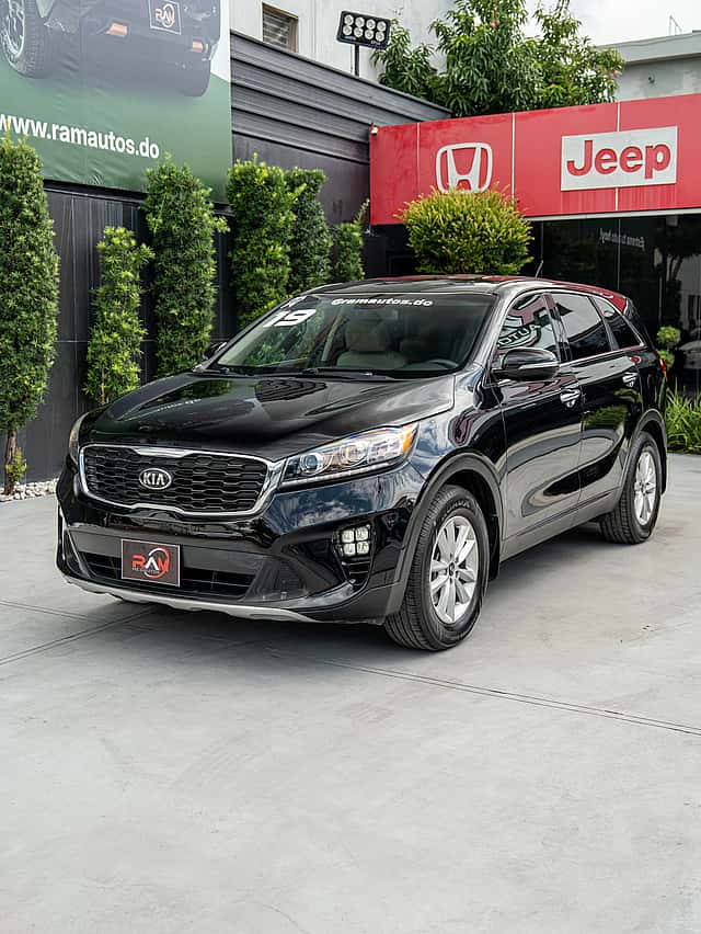 2019 Kia Sorento LX usado en venta por RAM MEGA AUTOS