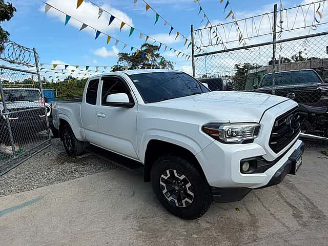 2018 Toyota Tacoma SR5 usado en venta por BERSON VALERA AUTO DEALERS