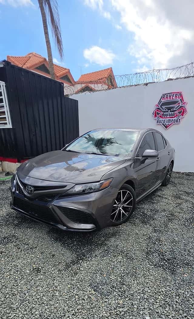 2021 Toyota Camry SE usado en venta por RAKERO AI