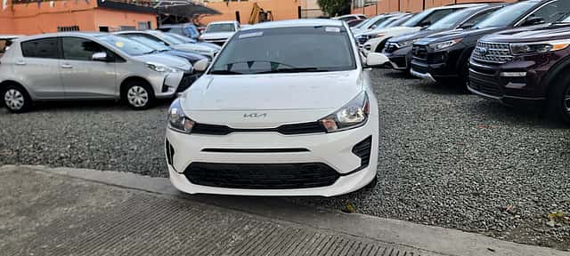 2022 Kia Rio S usado en venta por Robert Fernandez 
