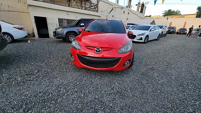 2014 Mazda 2 usado en venta por Robert Fernandez 