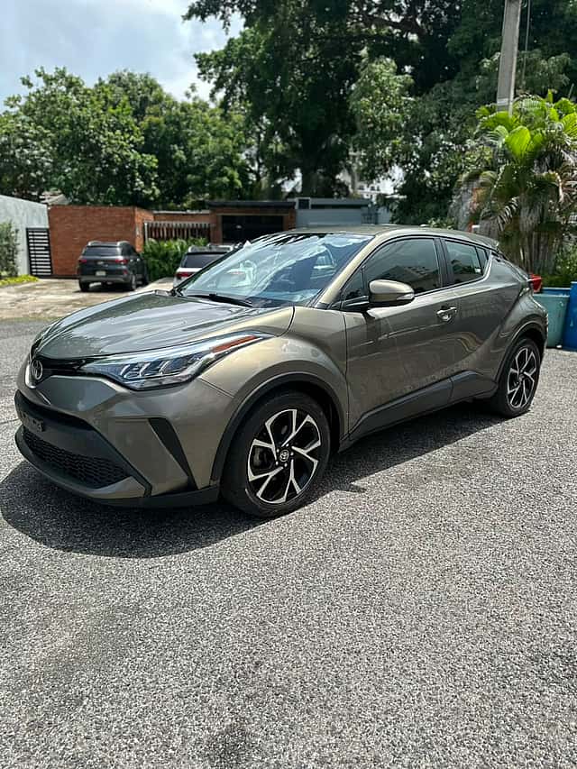 2021 Toyota C-HR XLE usado en venta por PAOLA MOTA