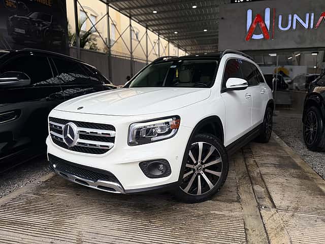 2021 Mercedes Benz GLB 250 usado en venta por UNIAUTO