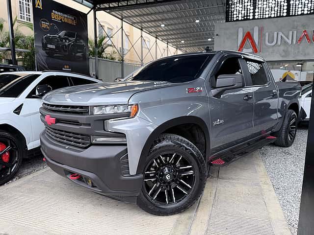 2020 Chevrolet Silverado Z 71 usado en venta por UNIAUTO