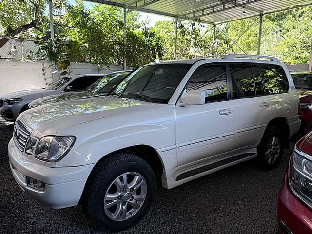 2004 Lexus LX 470 usado en venta por UNIAUTO