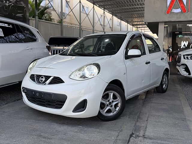 2017 Nissan March usado en venta por UNIAUTO