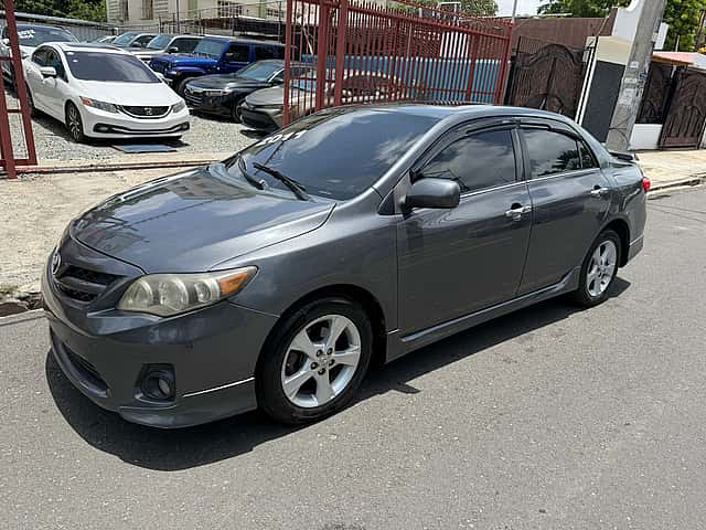 2011 Toyota Corolla LE usado en venta por ARS Auto Import