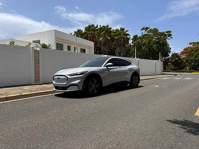 2021 Ford Mustang Mach-E Premium RWD usado en venta por E. Francisco Rodrigues Auto Import