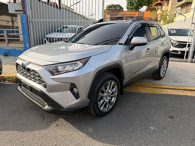 2021 Toyota RAV4 XLE usado en venta por Joeca Autos