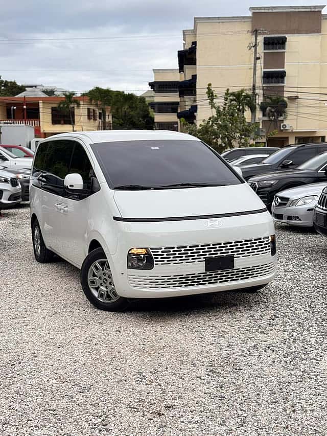 2025 Hyundai Staria usado en venta por FADIR AUTO GROUP 