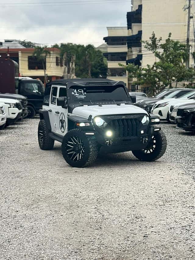 2019 Jeep Wrangler Sahara Unlimited usado en venta por FADIR AUTO GROUP 