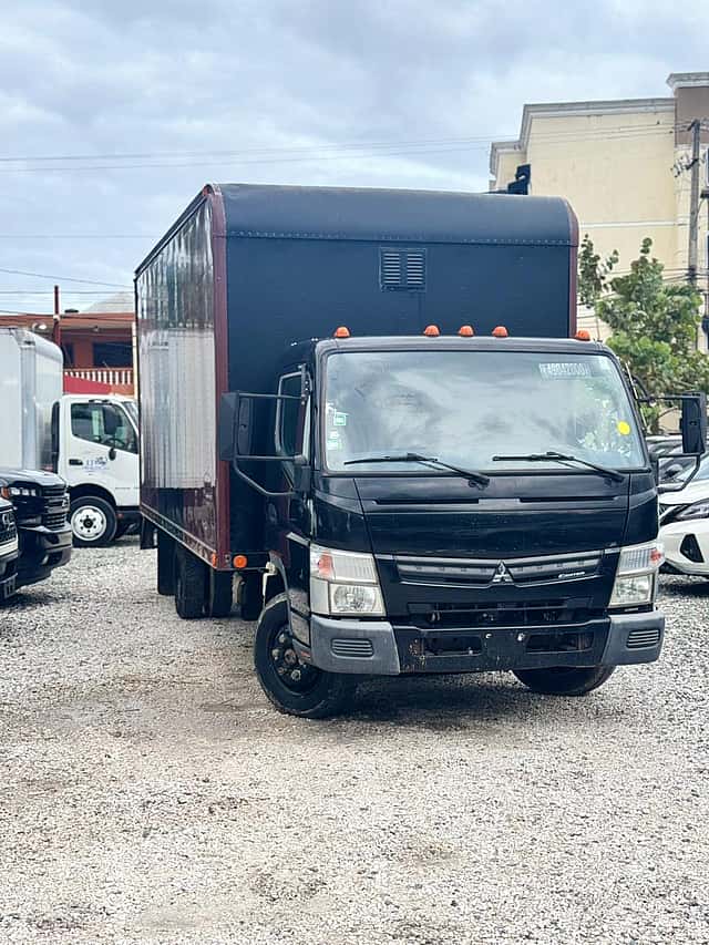 2014 Mitsubishi Motors Canter Fulgon usado en venta por FADIR AUTO GROUP 