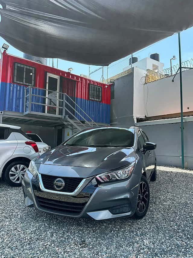 2020 Nissan Versa SV usado en venta por Flocemar auto import