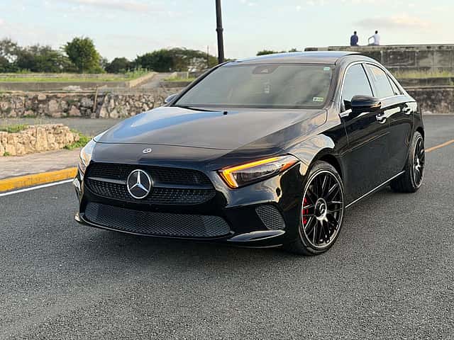 2020 Mercedes Benz A 220 4Matic usado en venta por Saldivar Auto Store 