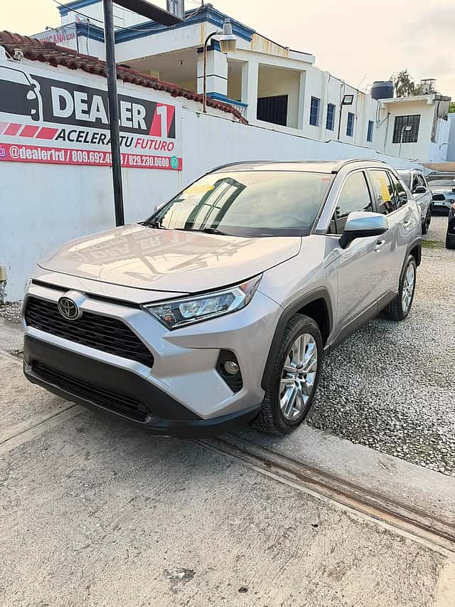 2021 Toyota RAV4 XLE Premium usado en venta por DEALER UNO