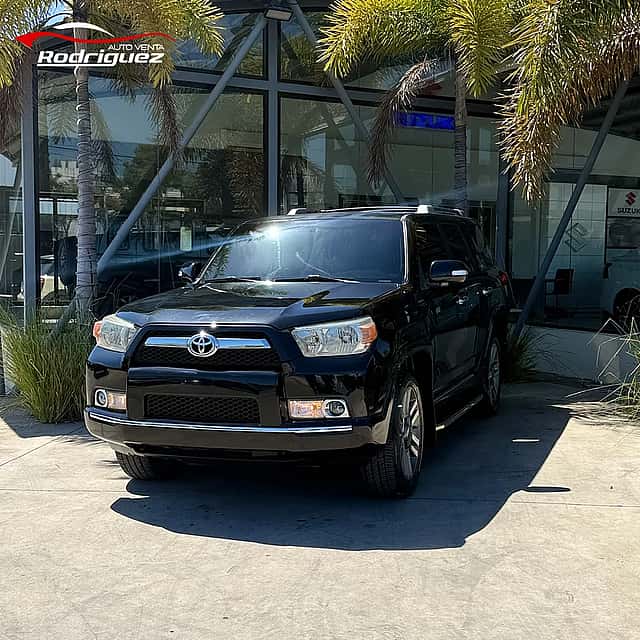 2013 Toyota 4 Runner SR5 usado en venta por Rodríguez Internacional Autoventa