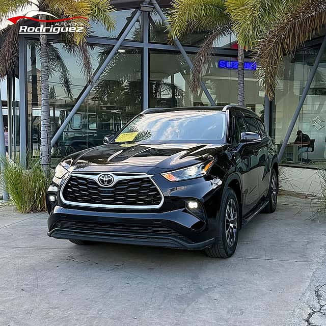 2022 Toyota Highlander XLE usado en venta por Rodríguez Internacional Autoventa
