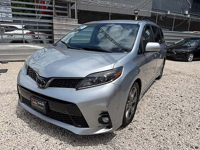 2020 Toyota Sienna SE usado en venta por AV AUTO IMPORT