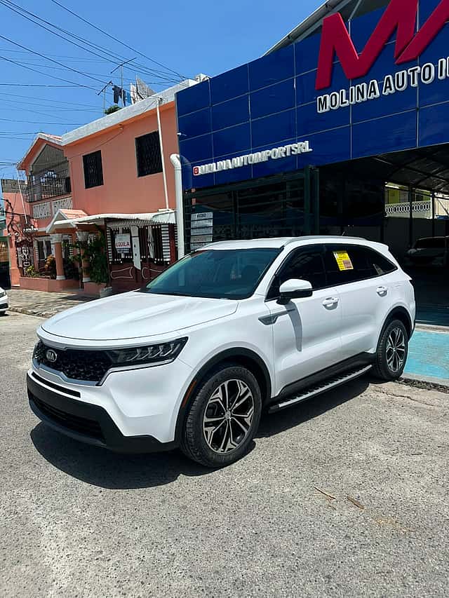 2021 Kia Sorento LX usado en venta por Molina Auto Import