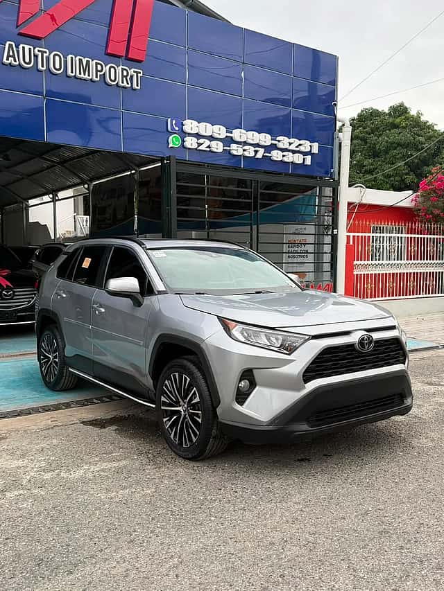 2020 Toyota RAV4 XLE usado en venta por Molina Auto Import