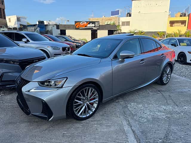 2018 Lexus IS 300 usado en venta por RosAutos 