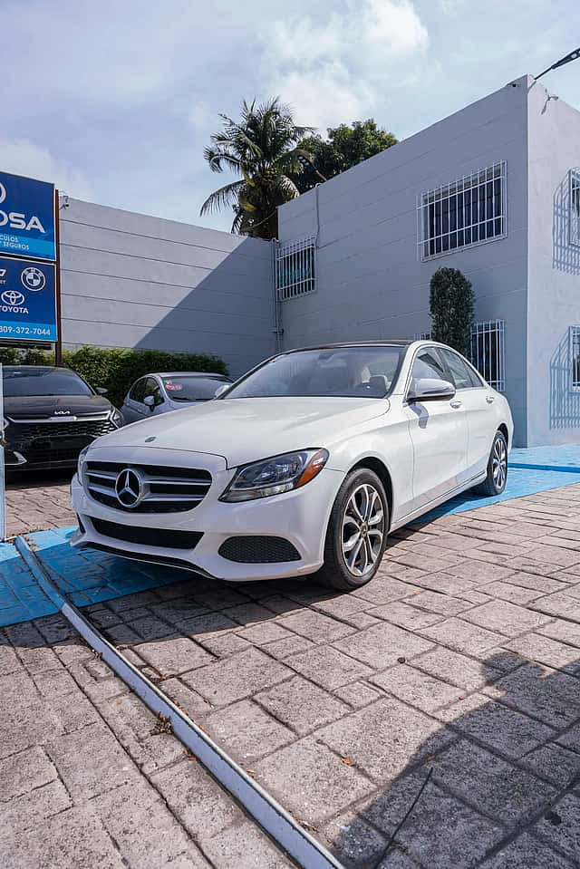 2017 Mercedes Benz C C300-4M usado en venta por Afimosa Motors