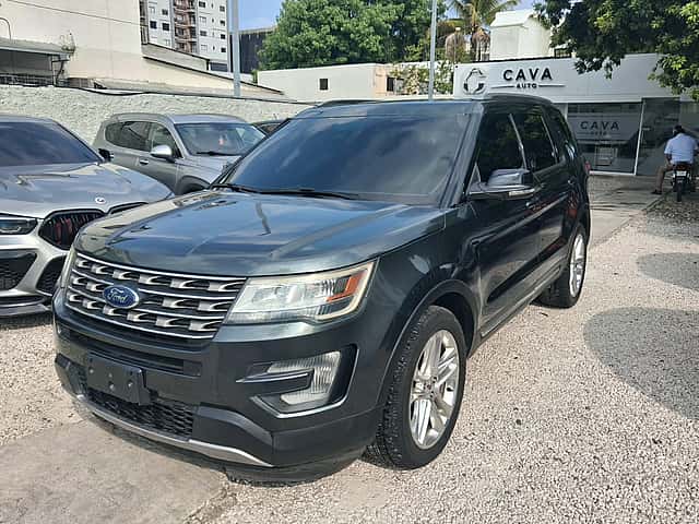 2016 Ford Explorer XLT usado en venta por Cava Auto Dealer