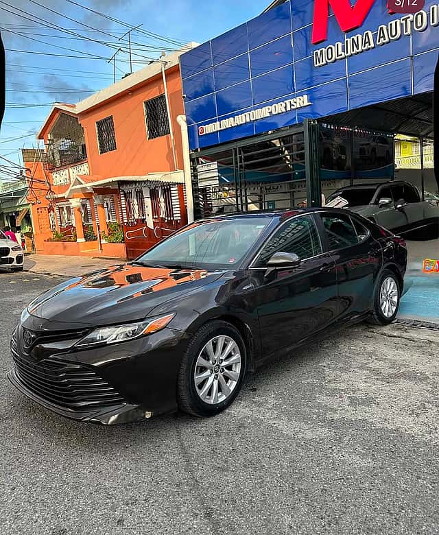2019 Toyota Camry LE usado en venta por Autologo