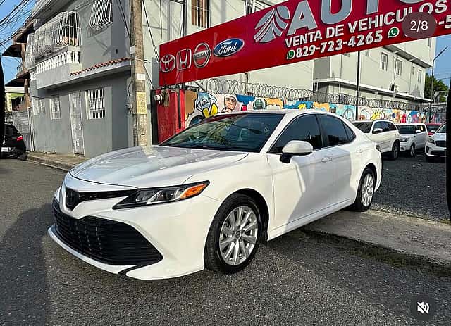 2019 Toyota Camry LE usado en venta por Autologo