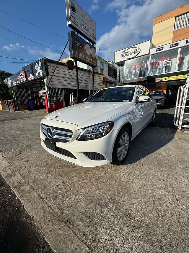2019 Mercedes Benz C usado en venta por Inversiones los Olivos Auto Import