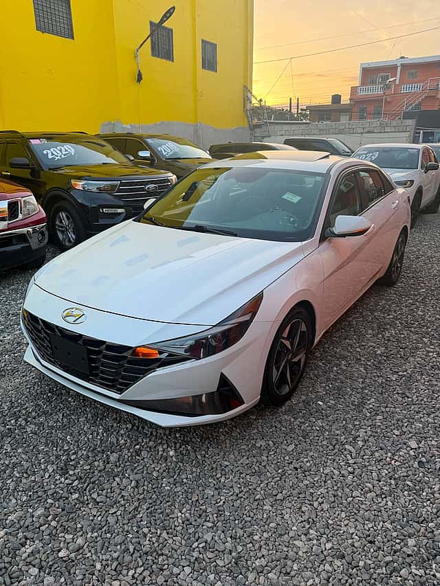 2022 Hyundai Elantra SEL w/Premium Pkg usado en venta por Inversiones los Olivos Auto Import 