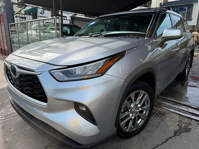 2020 Toyota Highlander LE usado en venta por Carlos Rosa Auto Import