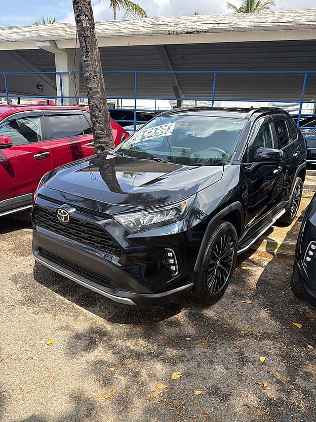 2021 Toyota RAV4 LE usado en venta por Carlos Rosa Auto Import