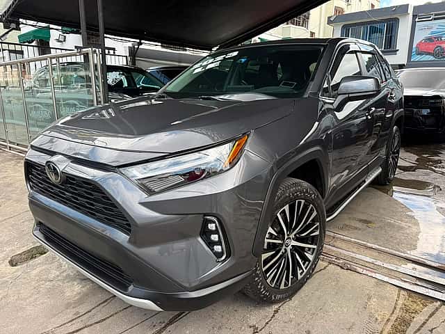 2023 Toyota RAV4 LE usado en venta por Carlos Rosa Auto Import