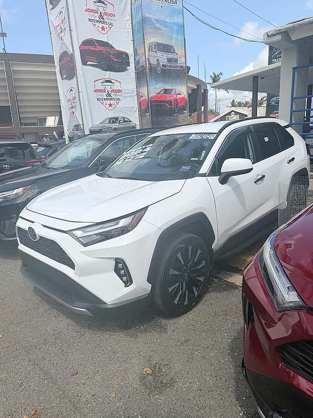 2024 Toyota RAV4 LE usado en venta por Carlos Rosa Auto Import