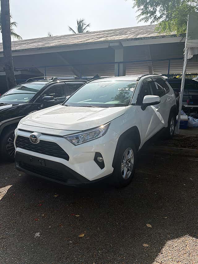 2021 Toyota RAV4 XLE usado en venta por Carlos Rosa Auto Import