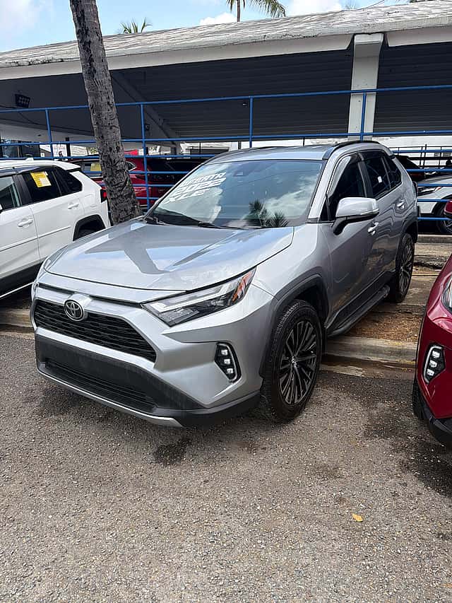 2022 Toyota RAV4 XLE usado en venta por Carlos Rosa Auto Import