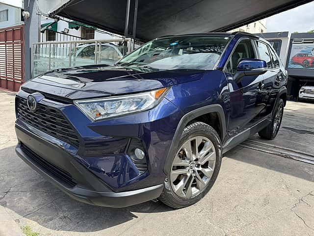 2019 Toyota RAV4 XLE Premium usado en venta por Carlos Rosa Auto Import