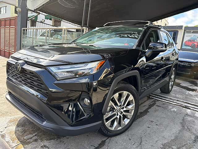2022 Toyota RAV4 XLE Premium usado en venta por Carlos Rosa Auto Import