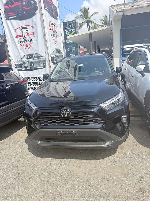 2024 Toyota RAV4 XLE Premium usado en venta por Carlos Rosa Auto Import