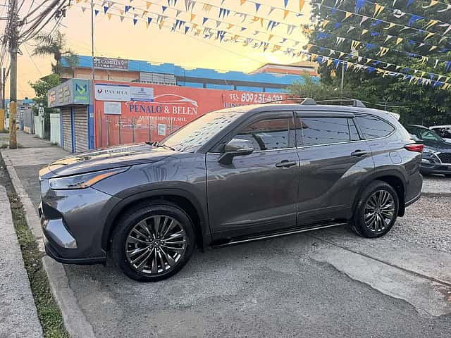 2022 Toyota Highlander LE Plus usado en venta por Peñalo & Belen