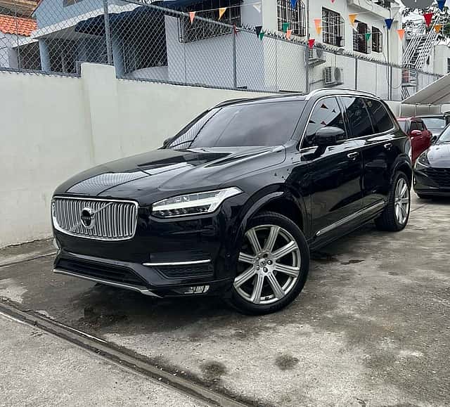 2016 Volvo XC90 T6 First Edition usado en venta por Inversiones LM Ynfante
