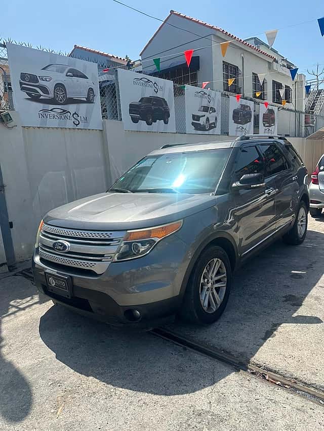 2014 Ford Explorer XLT usado en venta por Inversiones LM Ynfante