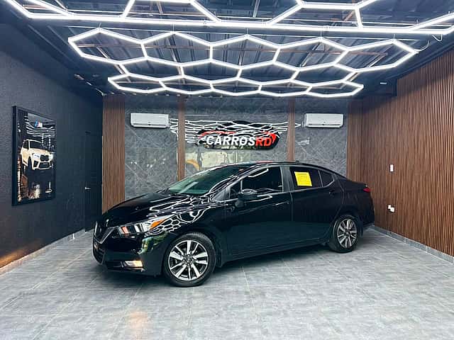 2020 Nissan Versa SV usado en venta por CARROS RD