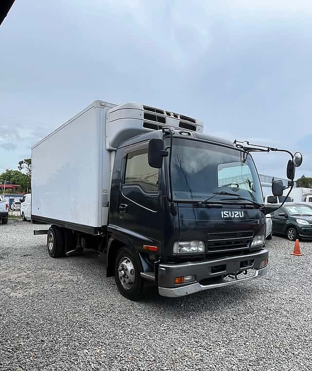 2006 Isuzu Camion Refrigerado usado en venta por Subascar Motors 